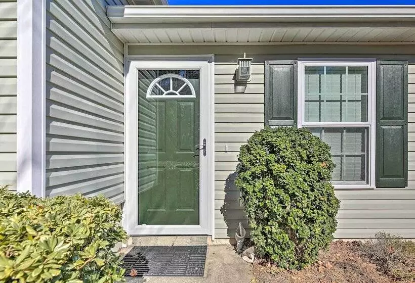 Beaufort Pad W/ Patio: 3 Blocks To Waterfront!