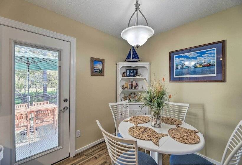 Beaufort Pad W/ Patio: 3 Blocks To Waterfront!