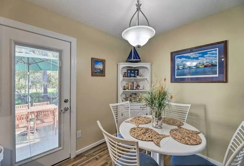 Beaufort Pad W/ Patio: 3 Blocks To Waterfront!