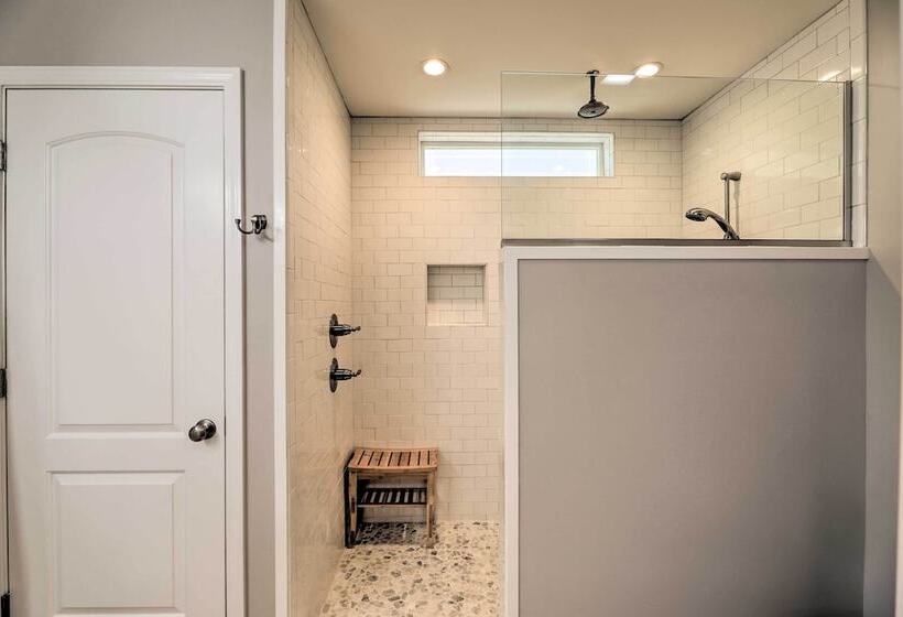 Beaufort Pad W/ Patio: 3 Blocks To Waterfront!