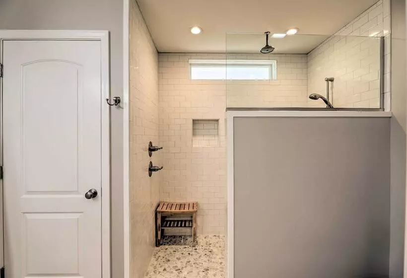 Beaufort Pad W/ Patio: 3 Blocks To Waterfront!