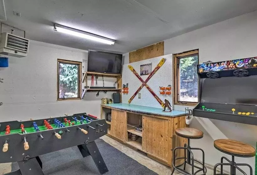 Cozy Blue River Cabin W/ Treehouse: 6 Mi To Skiing