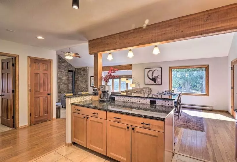 Cozy Blue River Cabin W/ Treehouse: 6 Mi To Skiing