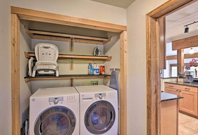 Cozy Blue River Cabin W/ Treehouse: 6 Mi To Skiing