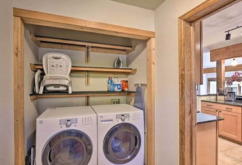 Cozy Blue River Cabin W/ Treehouse: 6 Mi To Skiing