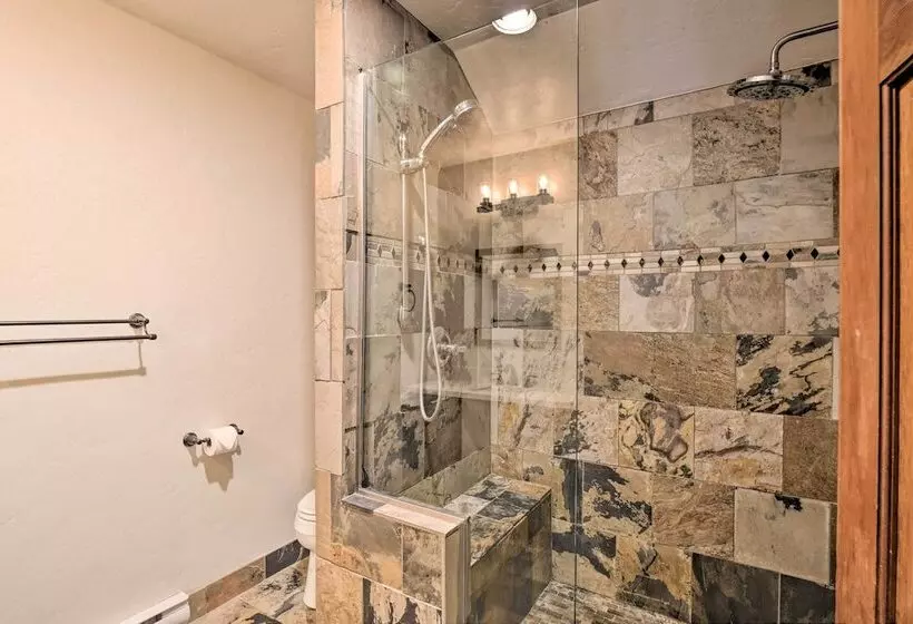 Cozy Blue River Cabin W/ Treehouse: 6 Mi To Skiing