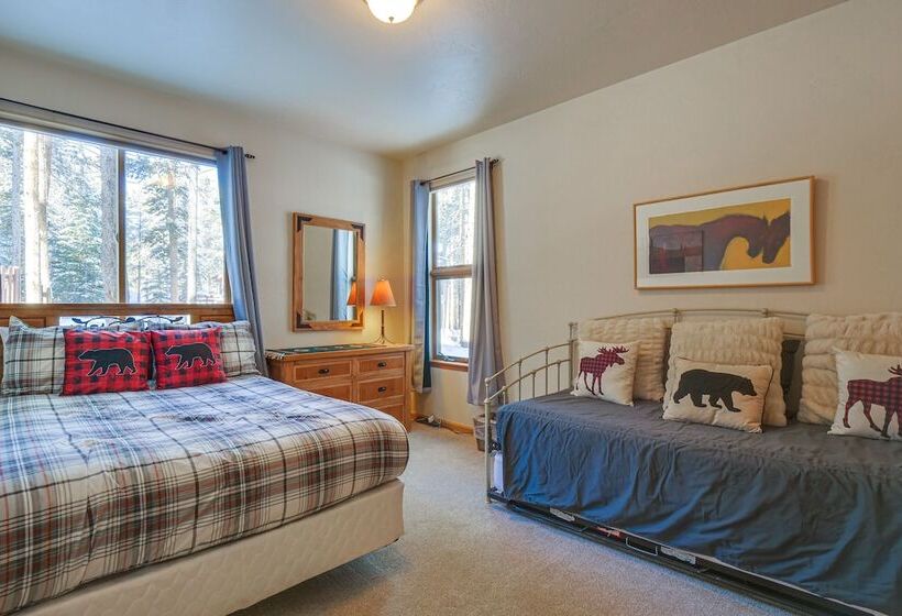 Near Ski Access: Home W/ Hot Tub In Breck!