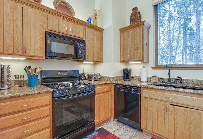 Near Ski Access: Home W/ Hot Tub In Breck!