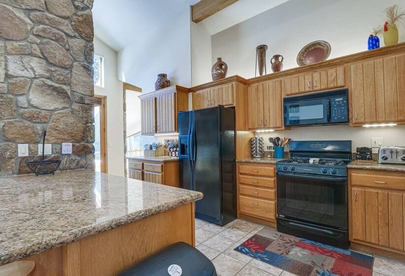 Near Ski Access: Home W/ Hot Tub In Breck!