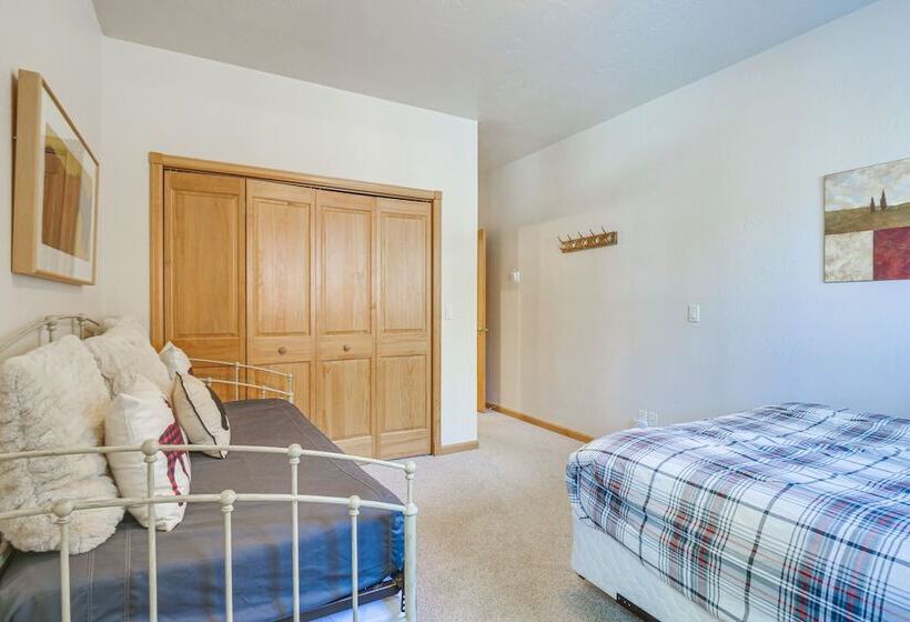 Near Ski Access: Home W/ Hot Tub In Breck!