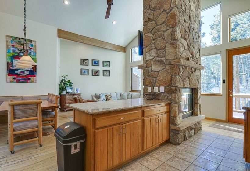 Near Ski Access: Home W/ Hot Tub In Breck!
