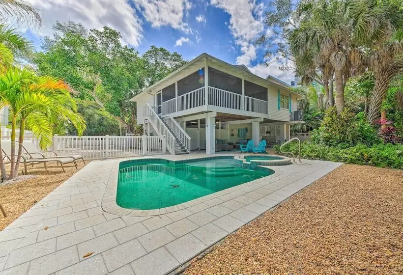 Canalfront Anna Maria Cottage W/ Pool & Hot Tub!