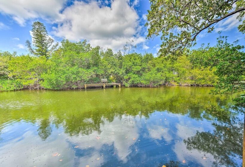 Canalfront Anna Maria Cottage W/ Pool & Hot Tub!