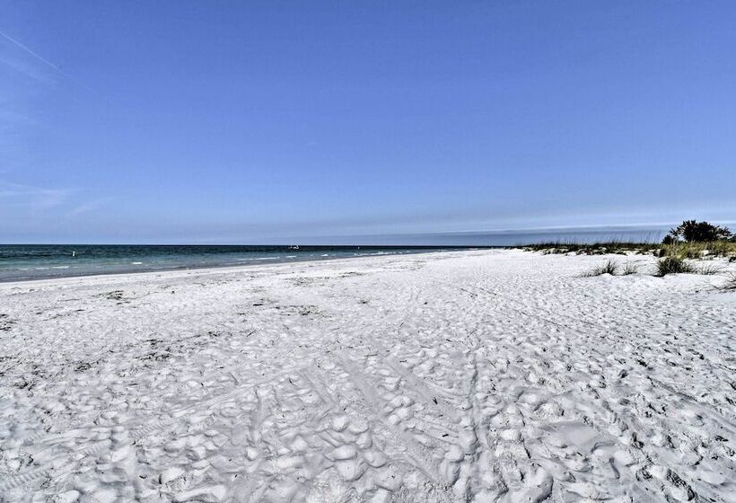 Canalfront Anna Maria Cottage W/ Pool & Hot Tub!