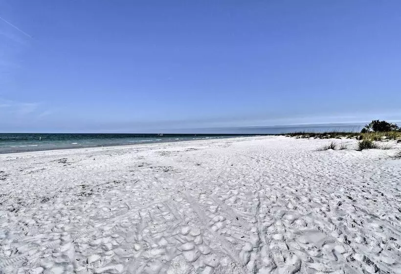 Canalfront Anna Maria Cottage W/ Pool & Hot Tub!