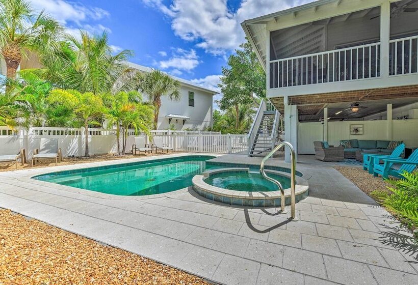 Canalfront Anna Maria Cottage W/ Pool & Hot Tub!