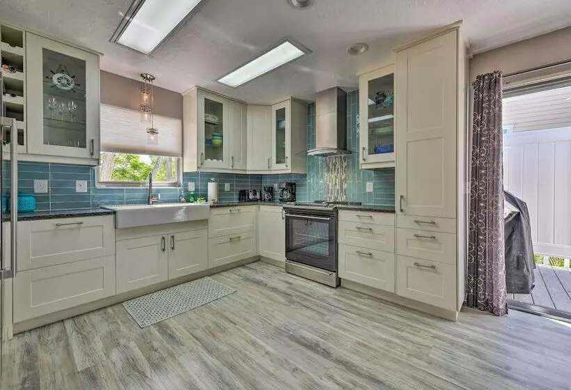 Canalfront Anna Maria Cottage W/ Pool & Hot Tub!