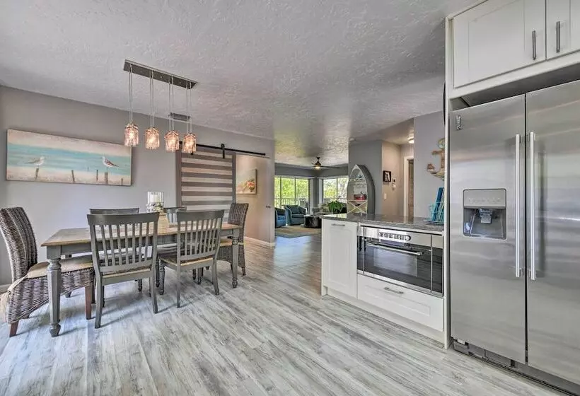 Canalfront Anna Maria Cottage W/ Pool & Hot Tub!