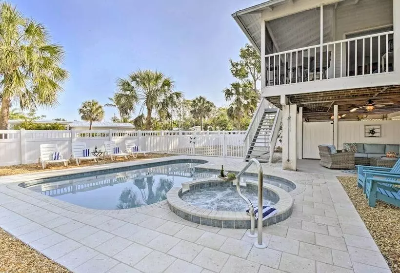 Canalfront Anna Maria Cottage W/ Pool & Hot Tub!