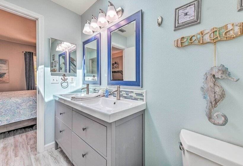 Canalfront Anna Maria Cottage W/ Pool & Hot Tub!