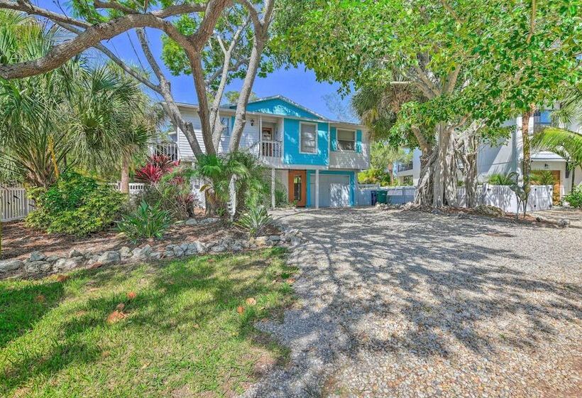 Canalfront Anna Maria Cottage W/ Pool & Hot Tub!