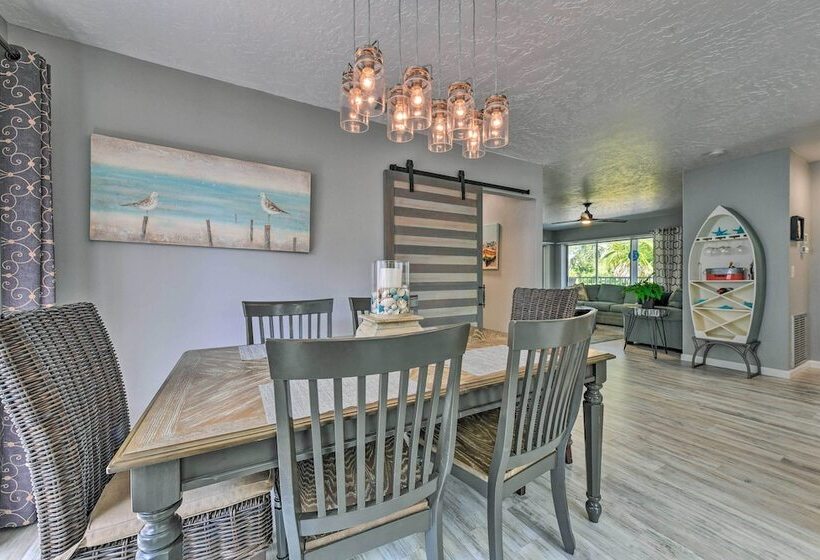 Canalfront Anna Maria Cottage W/ Pool & Hot Tub!