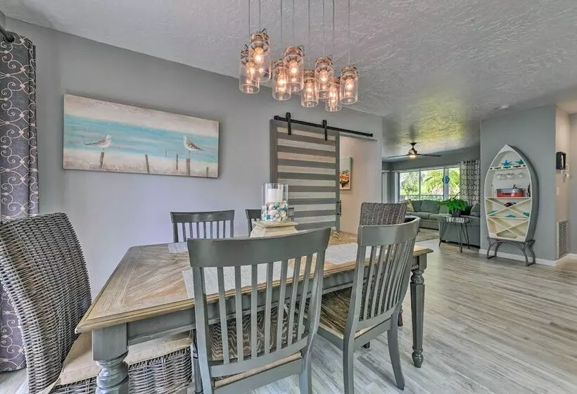 Canalfront Anna Maria Cottage W/ Pool & Hot Tub!