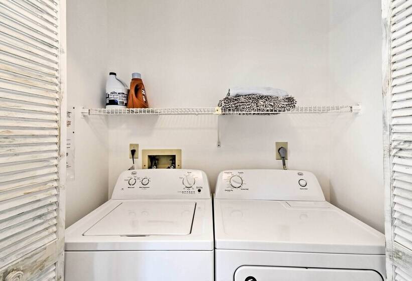 Canalfront Anna Maria Cottage W/ Pool & Hot Tub!