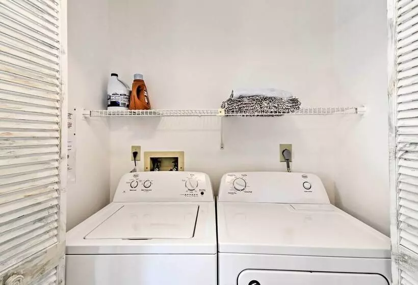 Canalfront Anna Maria Cottage W/ Pool & Hot Tub!