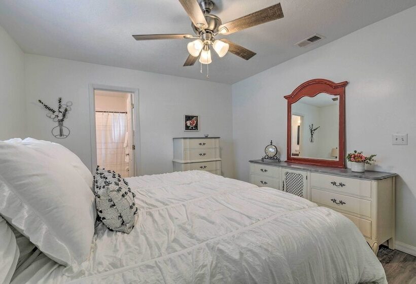 Cozy Home, ~ 8 Mi To World Equestrian Center