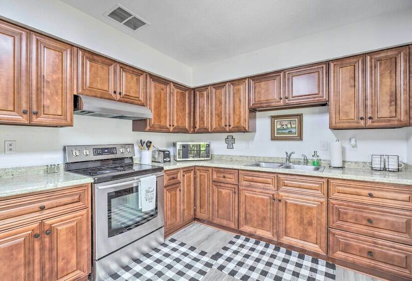 Cozy Home, ~ 8 Mi To World Equestrian Center