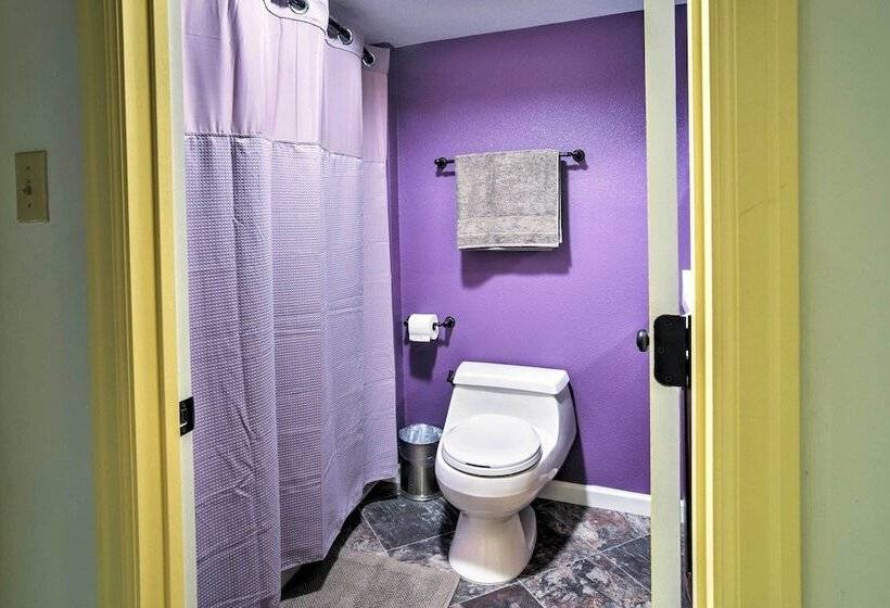 Downtown Anchorage Home, 1 Block To Coastal Trail!