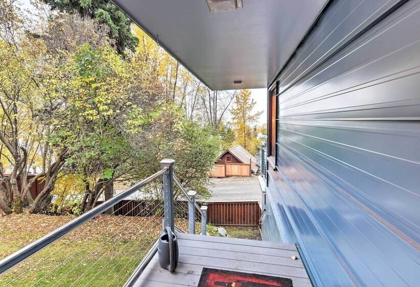 Downtown Anchorage Home, 1 Block To Coastal Trail!