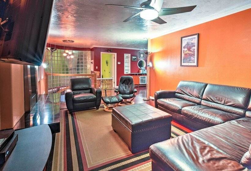 Downtown Anchorage Home, 1 Block To Coastal Trail!