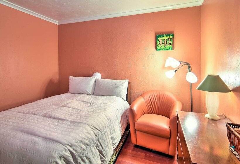 Downtown Anchorage Home, 1 Block To Coastal Trail!