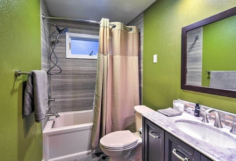 Downtown Anchorage Home, 1 Block To Coastal Trail!