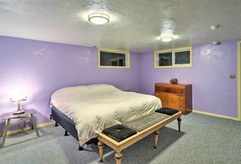 Downtown Anchorage Home, 1 Block To Coastal Trail!