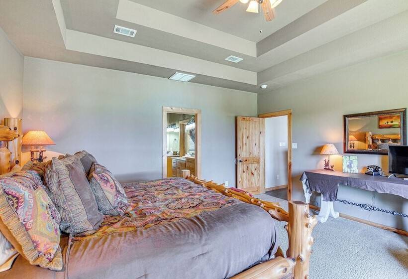 Views & Private Dock: Lakefront Eustace House!