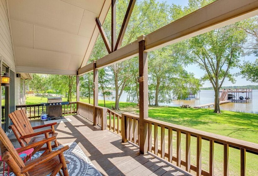 Views & Private Dock: Lakefront Eustace House!