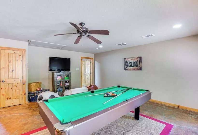 Views & Private Dock: Lakefront Eustace House!