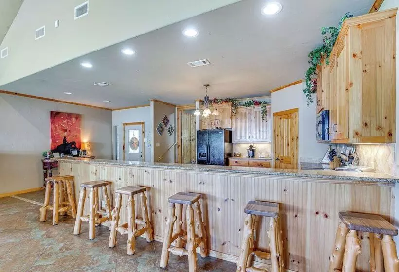 Views & Private Dock: Lakefront Eustace House!