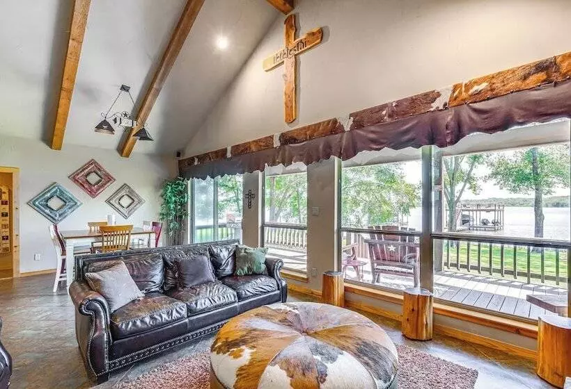 Views & Private Dock: Lakefront Eustace House!