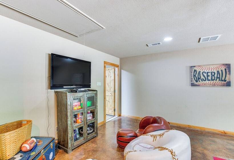 Views & Private Dock: Lakefront Eustace House!