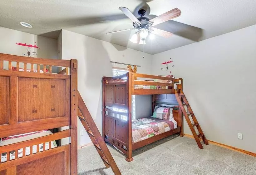 Views & Private Dock: Lakefront Eustace House!