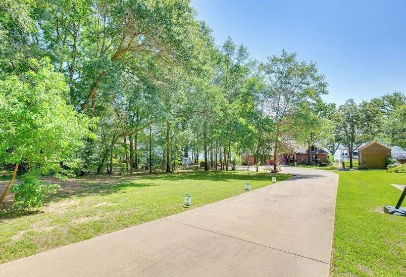 Views & Private Dock: Lakefront Eustace House!