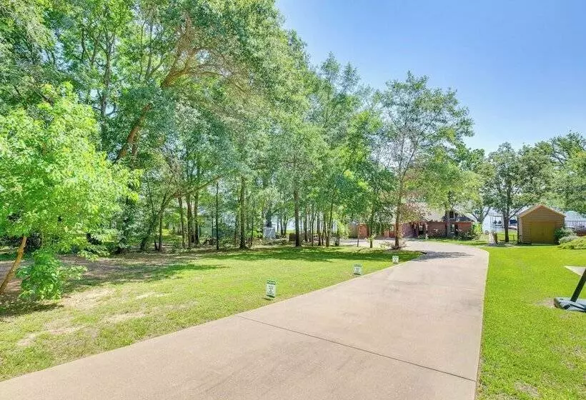 Views & Private Dock: Lakefront Eustace House!