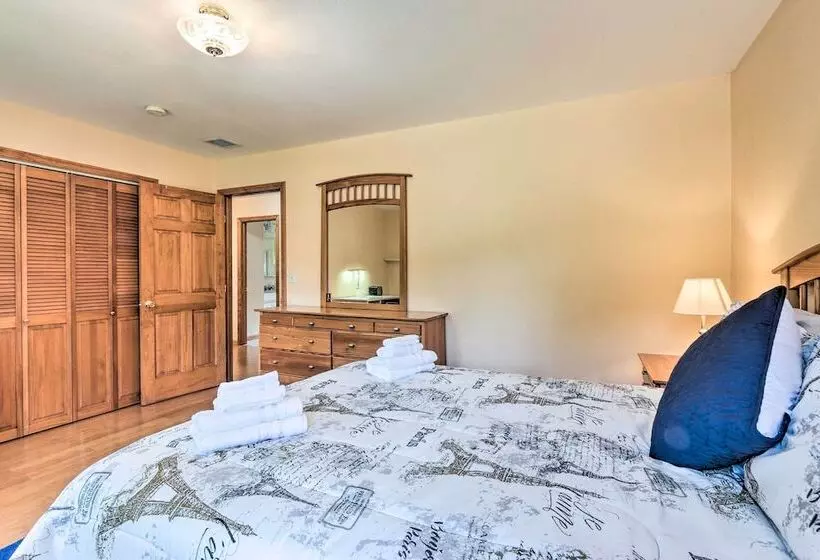 Granby Home W/ Deck < 1/2 Mi To Aldrich Lake!