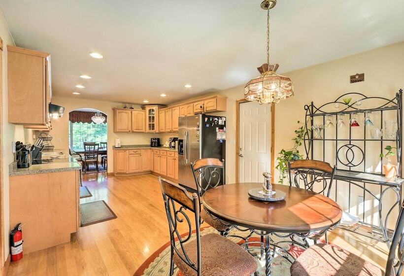 Granby Home W/ Deck < 1/2 Mi To Aldrich Lake!