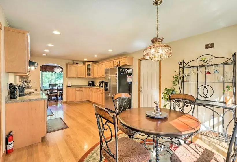 Granby Home W/ Deck < 1/2 Mi To Aldrich Lake!