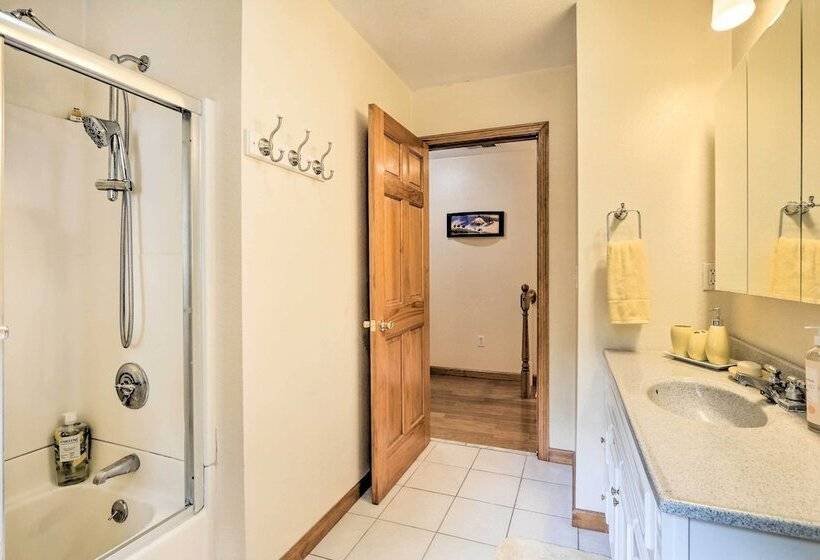 Granby Home W/ Deck < 1/2 Mi To Aldrich Lake!